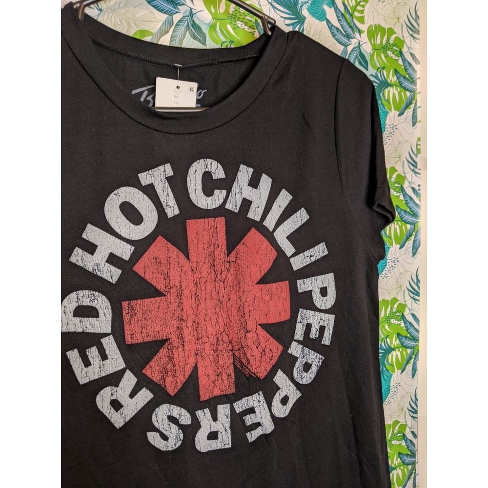 NWT Red Hot Chili Peppers tee in black L